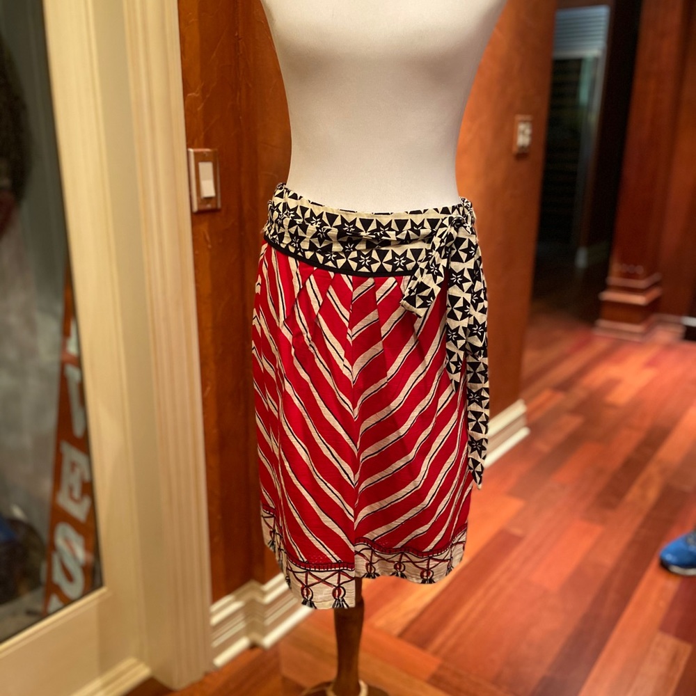 Fun vintage looking detailed skirt